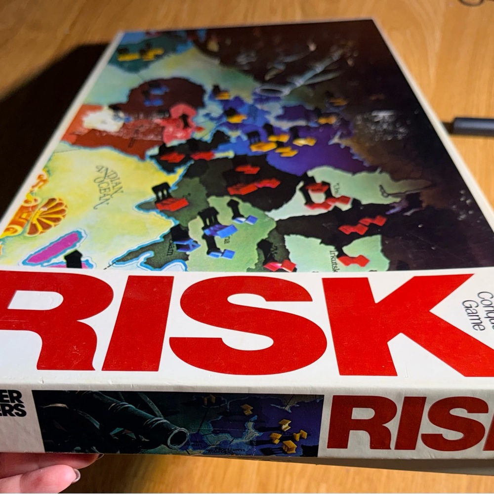 1980s vintage Risk Board Game by Parker Brothers very good condition. -1 dice